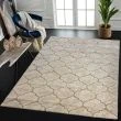Denna produkten heter Menlo Enkido, tillverkad av Polyester material med en vacker Beige färg - SE Mattor