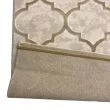 Denna produkten heter Menlo Enkido, tillverkad av Polyester material med en vacker Beige färg - SE Mattor