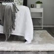Denna produkten heter Midelt, tillverkad av Polyester material med en vacker Beige färg - SE Mattor