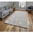Denna produkten heter Midelt, tillverkad av Polyester material med en vacker Beige färg - SE Mattor