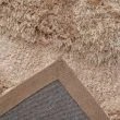 Denna produkten heter Moody Bow, tillverkad av Polyester material med en vacker Beige färg - SE Mattor