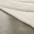 Denna produkten heter Moody Bow, tillverkad av Polyester material med en vacker Vit färg - SE Mattor