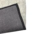 Denna produkten heter Moody Bow, tillverkad av Polyester material med en vacker Vit färg - SE Mattor