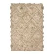 Denna produkten heter Moody Klay, tillverkad av Polyester material med en vacker Beige färg - SE Mattor