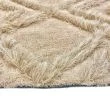 Denna produkten heter Moody Klay, tillverkad av Polyester material med en vacker Beige färg - SE Mattor