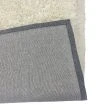 Denna produkten heter Moody Logic, tillverkad av Polyester material med en vacker Vit färg - SE Mattor