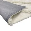 Denna produkten heter Moody Flo, tillverkad av Polyester material med en vacker Vit färg - SE Mattor