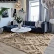 Denna produkten heter Moody Klay, tillverkad av Polyester material med en vacker Beige färg - SE Mattor
