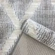 Denna produkten heter Piston Lyre, tillverkad av Polyester material med en vacker Beige färg - SE Mattor