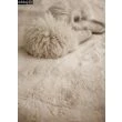 Denna produkten heter Rabbit Fur, tillverkad av Polyester material med en vacker Beige färg - SE Mattor