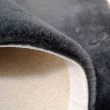 Denna produkten heter Rabbit Fur, tillverkad av Polyester material med en vacker Mörkgrå färg - SE Mattor