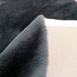 Denna produkten heter Rabbit Fur, tillverkad av Polyester material med en vacker Mörkgrå färg - SE Mattor