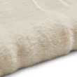 Denna produkten heter Rabbit Fur, tillverkad av Polyester material med en vacker Beige färg - SE Mattor