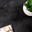 Denna produkten heter Rabbit Fur, tillverkad av Polyester material med en vacker Svart färg - SE Mattor