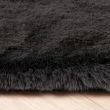 Denna produkten heter Rabbit Fur, tillverkad av Polyester material med en vacker Svart färg - SE Mattor