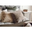 Denna produkten heter Rabbit, tillverkad av Polyester material med en vacker Taupe färg - SE Mattor