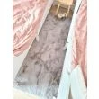 Denna produkten heter Rabbit Fur, tillverkad av Polyester material med en vacker Silver färg - SE Mattor