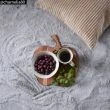 Denna produkten heter Rabbit Fur, tillverkad av Polyester material med en vacker Silver färg - SE Mattor