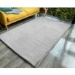 Denna produkten heter Rabbit Fur, tillverkad av Polyester material med en vacker Silver färg - SE Mattor