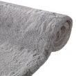 Denna produkten heter Rabbit Fur, tillverkad av Polyester material med en vacker Silver färg - SE Mattor
