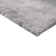 Denna produkten heter Rabbit Fur, tillverkad av Polyester material med en vacker Silver färg - SE Mattor
