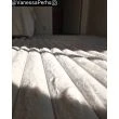Denna produkten heter Rabbit Stripe, tillverkad av Polyester material med en vacker Offwhite färg - SE Mattor