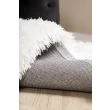 Denna produkten heter Valby, tillverkad av Polyester material med en vacker Vit färg - SE Mattor
