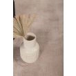 Denna produkten heter Bono, tillverkad av Polyester material med en vacker Beige färg - SE Mattor