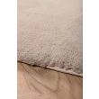 Denna produkten heter Bono, tillverkad av Polyester material med en vacker Beige färg - SE Mattor