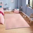Denna produkten heter Share, tillverkad av Polyester material med en vacker Rosa färg - SE Mattor