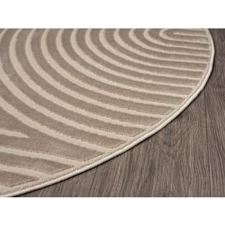 Denna produkten heter Bella Zen Mörkbeige Wiltonmatta i Mörkbeige färg från 249,00 kr, tillverkad av Polyester & Polypropylen material - SE Mattor
