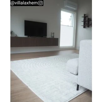 Denna produkten heter Brolly Julia, tillverkad av Polypropylen material med en vacker Kräm färg - SE Mattor