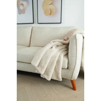 Denna produkten heter Cat, tillverkad av Polyester material med en vacker Beige färg - SE Mattor