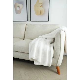 Denna produkten heter Cat, tillverkad av Polyester material med en vacker Offwhite färg - SE Mattor