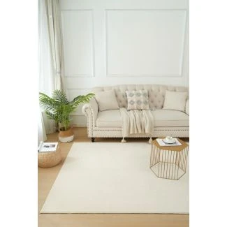 Denna produkten heter Comfy, tillverkad av Polyester material med en vacker Beige färg - SE Mattor