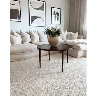Denna produkten heter Edessa, tillverkad av 80% Ull & 20% Bomull material med en vacker Offwhite färg - SE Mattor