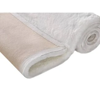 Denna produkten heter Rabbit Fur Vit 230x330 cm, tillverkad av Polyester material med en vacker Vit färg - SE Mattor
