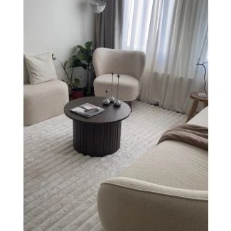 Denna produkten heter Rabbit Stripe, tillverkad av Polyester material med en vacker Offwhite färg - SE Mattor