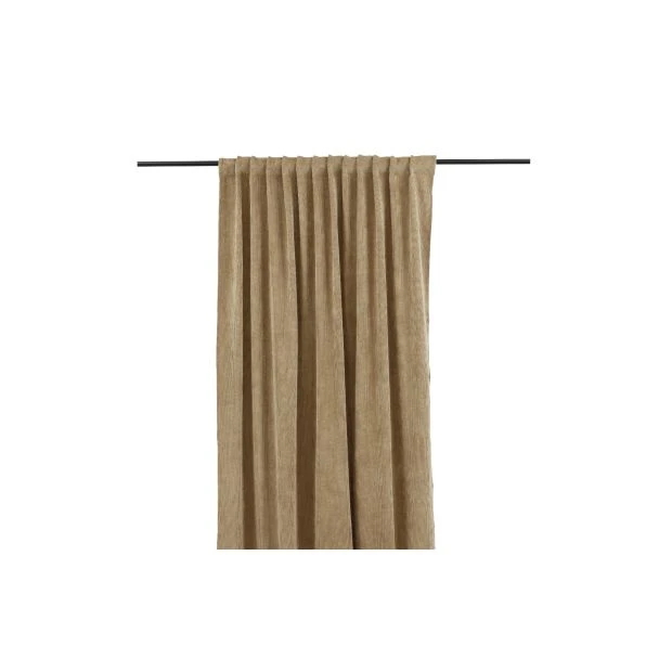 Denna produkten heter Kristallglans, tillverkad av Polyester material med en vacker Sand färg - SE Mattor
