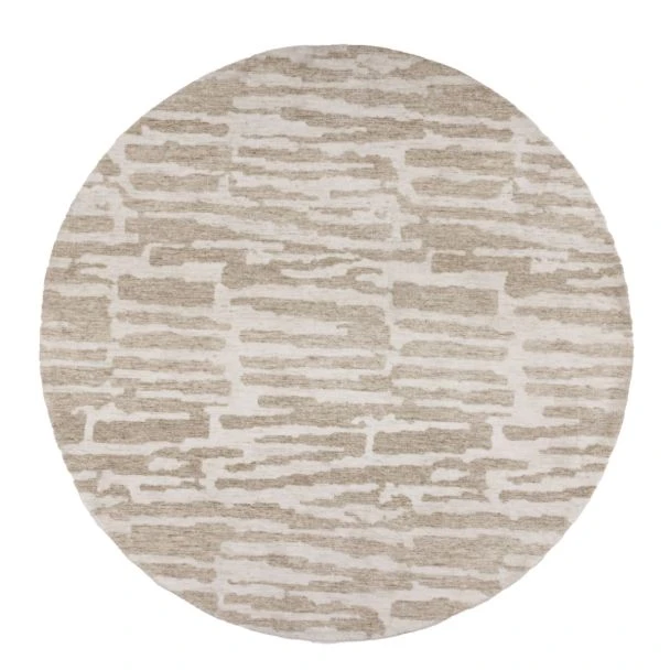 Denna produkten heter Lira, tillverkad av Polyester material med en vacker Beige färg - SE Mattor