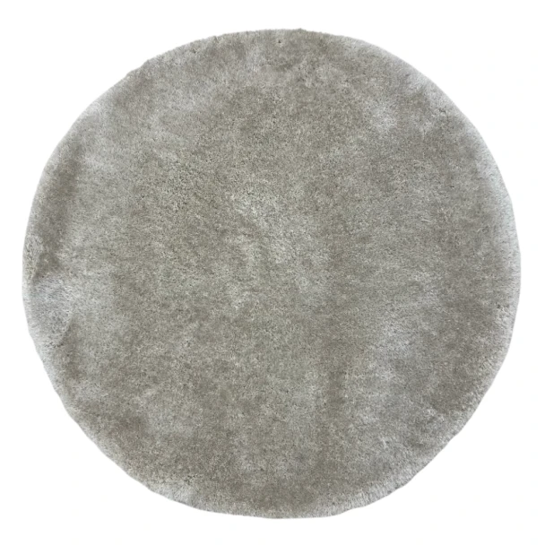 Denna produkten heter Midelt, tillverkad av Polyester material med en vacker Beige färg - SE Mattor