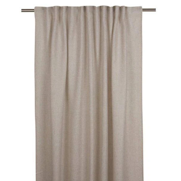 Denna produkten heter Brooklyn, tillverkad av   79% Polyester & 21% Viskos material med en vacker Sand färg - SE Mattor