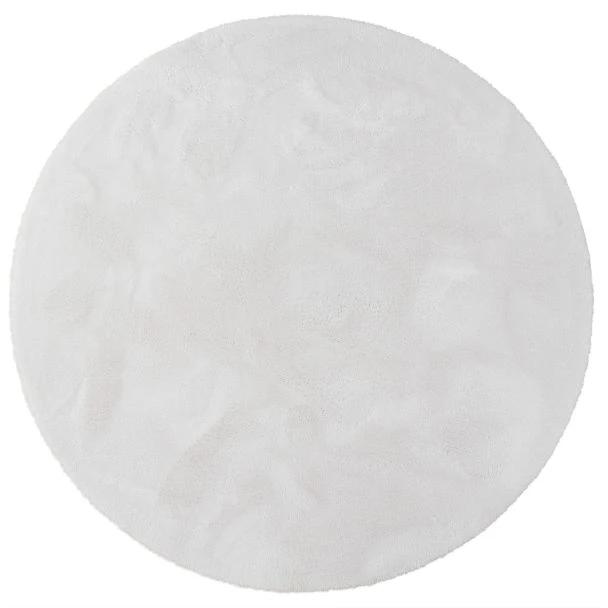 Denna produkten heter Fluffy, tillverkad av Polyester material med en vacker Offwhite färg - SE Mattor