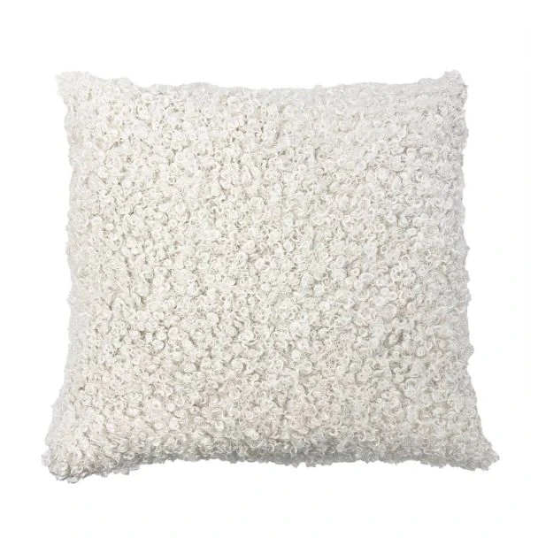 Denna produkten heter Ludde, tillverkad av Polyester material med en vacker Offwhite färg - SE Mattor