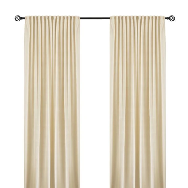 Denna produkten heter Mathilde, tillverkad av Polyester material med en vacker Beige färg - SE Mattor
