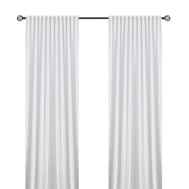 Denna produkten heter Mathilde, tillverkad av Polyester material med en vacker Vit färg - SE Mattor