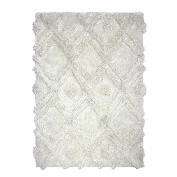 Denna produkten heter Moody Klay, tillverkad av Polyester material med en vacker Vit färg - SE Mattor