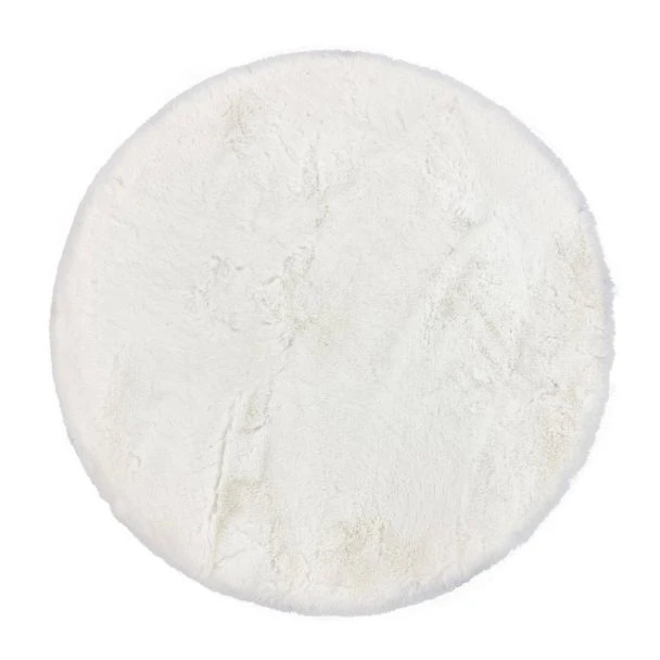 Denna produkten heter Rabbit Fur, tillverkad av Polyester material med en vacker Vit färg - SE Mattor
