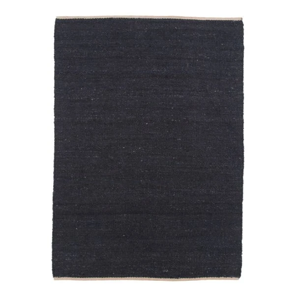 Denna produkten heter Mina, tillverkad av Jute material med en vacker Svart färg - SE Mattor