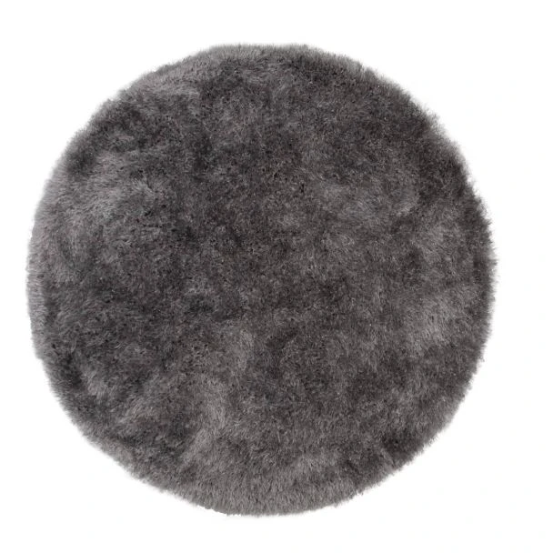 Denna produkten heter Silky, tillverkad av Polyester material med en vacker Grå färg - SE Mattor